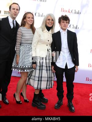 Invité, Dexter Keaton, Diane Keaton, duc Keaton arrivées au club du livre de Premiere, Regency Village Theatre - Westwood, Los Angeles, CA, le 6 mai 2018. Photo par : Priscilla Grant/Everett Collection Banque D'Images