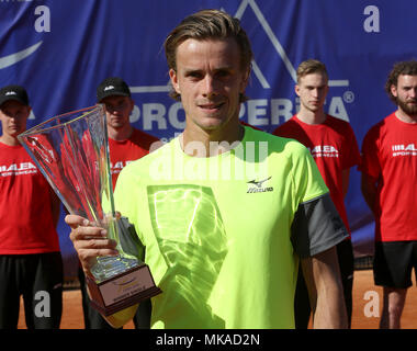 Ostrava, République tchèque. 06 mai, 2018. Le joueur belge De Greef a remporté le concours des célibataires au Prosperita Open du tennis masculin tournoi challenger d'Ostrava (argile rouge, prix 64 000 euros), la République tchèque, le 6 mai 2018. Crédit : Petr Sznapka/CTK Photo/Alamy Live News Banque D'Images