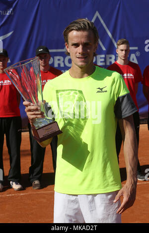 Ostrava, République tchèque. 06 mai, 2018. Le joueur belge De Greef a remporté le concours des célibataires au Prosperita Open du tennis masculin tournoi challenger d'Ostrava (argile rouge, prix 64 000 euros), la République tchèque, le 6 mai 2018. Crédit : Petr Sznapka/CTK Photo/Alamy Live News Banque D'Images