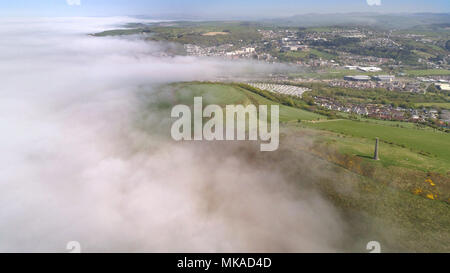 Aberystwyth, Pays de Galles, Royaume-Uni. 7 mai 2018. Comme la plupart de l'UK bénéficie d'une température record bank holiday, Aberystwyth, sur la côte ouest du pays de Galles est couvert dans un épais brouillard de mer, ce qui porte jusqu'à une température de plusieurs degrés. Banque D'Images