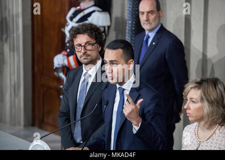 Rome, Italie. 7 mai 2018. Luigi Di Maio, chef du mouvement cinq étoiles, prend la parole lors d'une conférence de presse à la suite de sa rencontre avec le président italien Sergio Mattarella au Quirinal Palace Crédit : Sara De Marco/Alamy Live News Banque D'Images