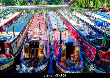 Londres, Royaume-Uni. 7 mai 2018. Les bateaux à canaux colorés participent à l'Inland Waterways Association (IWA) Canalway Cavalcade, Little Venice, Londres, Royaume-Uni. Banque D'Images