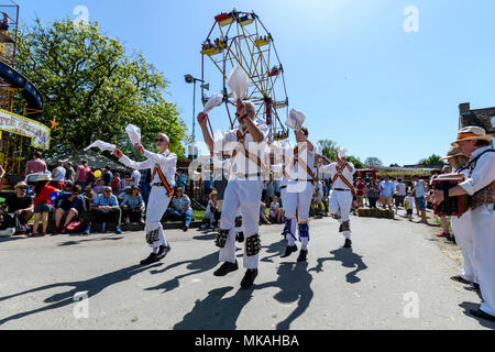 Atteindre, España. 7 mai, 2018. Dyke Devils Morris Men dancing à l'assemblée annuelle atteindre juste. 7 mai 2018. Credit : Mark Bullimore/Alamy Live News Banque D'Images