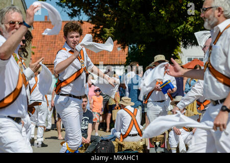 Atteindre, España. 7 mai, 2018. Dyke Devils Morris Men dancing à l'assemblée annuelle atteindre juste. 7 mai 2018. Credit : Mark Bullimore/Alamy Live News Banque D'Images