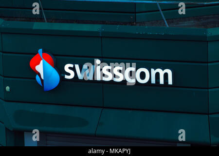Interlaken, Suisse - 17 octobre 2017 : pancarte lumineuse de télécommunication Swisscom Banque D'Images
