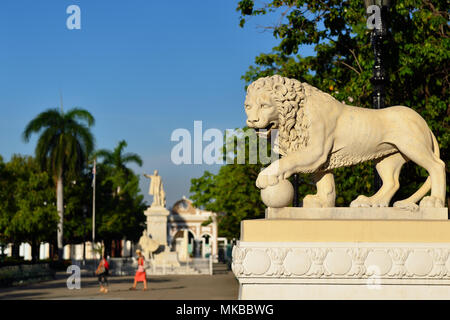 La place principale (Plaza de Armas) dans la ville de Cienfuegos à Cuba Banque D'Images