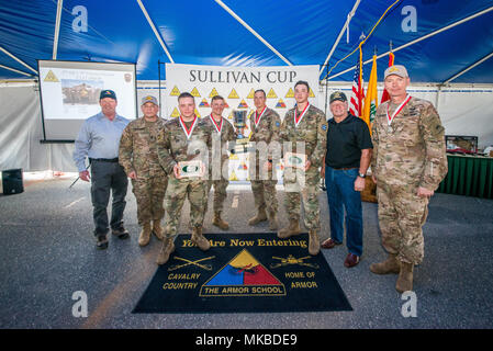 FORT BENNING, en Géorgie (4 mai 2018) - Le Sullivan Cup, un concours biennal pour déterminer le meilleur équipage de char dans l'armée grâce à une série de tests, a marqué aujourd'hui fini avec 2ème Armored Brigade Combat Team, 3ème Division d'infanterie de Fort Stewart, Géorgie, qui gagne la première place du 4 mai à Fort Benning, en Géorgie. (U.S. Photo de l'armée par Patrick Albright, Manœuvre Centre d'excellence, Fort Benning) Banque D'Images