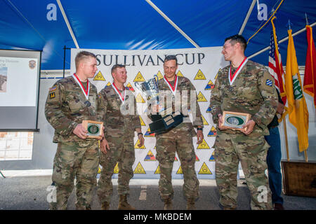 FORT BENNING, en Géorgie (4 mai 2018) - Le Sullivan Cup, un concours biennal pour déterminer le meilleur équipage de char dans l'armée grâce à une série de tests, a marqué aujourd'hui fini avec 2ème Armored Brigade Combat Team, 3ème Division d'infanterie de Fort Stewart, Géorgie, qui gagne la première place du 4 mai à Fort Benning, en Géorgie. (U.S. Photo de l'armée par Patrick Albright, Manœuvre Centre d'excellence, Fort Benning Affaires publiques) Banque D'Images