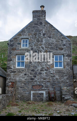 Chalet sur la mer dans le village de pêcheurs de Crovie, Aberdeenshire, Scotland, UK Banque D'Images