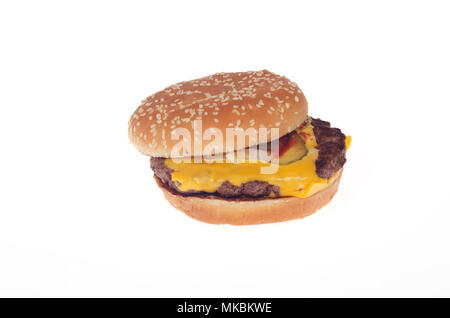 McDonald's nouveau quart de livre de boeuf frais avec du fromage. Cette nouvelle pas fraîche cuite congelée lorsque commandé burger lancé à l'échelle nationale aux États-Unis en mai 201 Banque D'Images