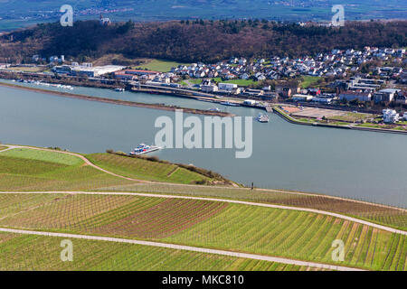 Vue de Niederwalddenkmal à Ruedesheim am Rhein, Allemagne, sur le Rhin jusqu'à la ville de Bingen Banque D'Images