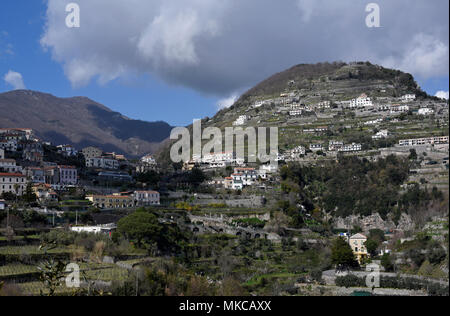 Vue sur la Valle delle Pontone dans la réserve naturelle de Ferriere, Côte d'Amalfi, Italie Banque D'Images