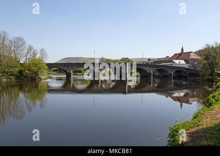 Le pont sur la rivière Wye à Builth Wells, dans le comté de Powys, au Pays de Galles. Banque D'Images