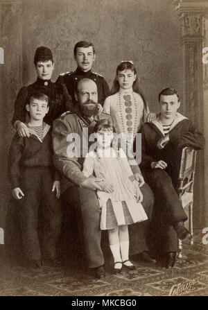 Tsar de Russie Alexandre III et sa famille, y compris les futures tsar Nicolas II à l'arrière,1890. Photographie Banque D'Images