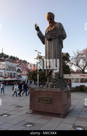 Ohrid, statue de Saint Kliment Ohridski monument Banque D'Images