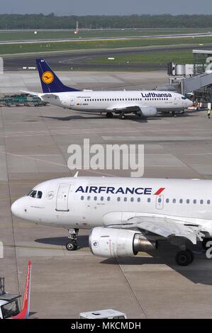 LUFTHANSA ET AIR FRANCE, Airbus et Boeing. Banque D'Images