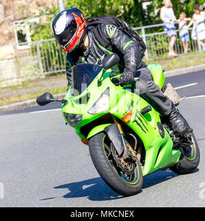 De tous les coureurs à travers le Royaume-Uni de prendre part à l'assemblée annuelle de Londres 1066 run moto Hastings. Toutes les images ici ont été photographiés alors qu'ils atteignent l'Robertsbridge Banque D'Images