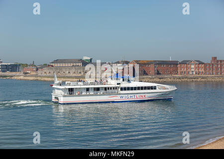 Wight Ryder II exploité par Wightlink ferry company arrivant à Portsmouth à partir de l'île de Wight. Banque D'Images