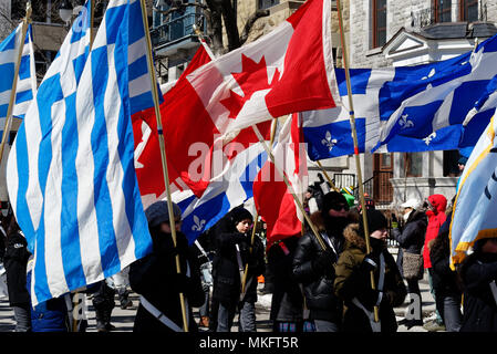 Le Grec, du Canada et du Québec à Montréal à l'ensemble des drapeaux St Patricks Day Parade Banque D'Images