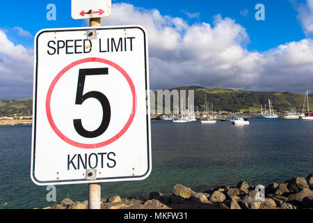 Limite de vitesse mer knot signe à Apollo Bay Coastal Réserver Melbourne Australie Great Ocean Road Banque D'Images