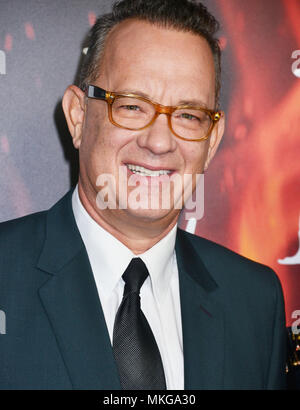 Un Tom Hanks au Los Angeles Projection d'Inferno à la DGA Theatre de Los Angeles. 25 octobre 2016.Une Tom Hanks événement dans la vie d'Hollywood, Californie - Red Carpet Event, Vertical, USA, Cinéma, Célébrités, photographie, Bestof, Arts, Culture et divertissement, Célébrités Topix fashion / une personne, Vertical, Best of, Hollywood la vie, événement dans la vie d'Hollywood, Californie - Tapis rouge et en backstage, USA, Cinéma, Célébrités, cinéma, télévision, Célébrités célébrités musique, photographie, Arts et culture, Bestof, divertissement, Topix headshot, vertical, à partir de l'année , 2016 Banque D'Images