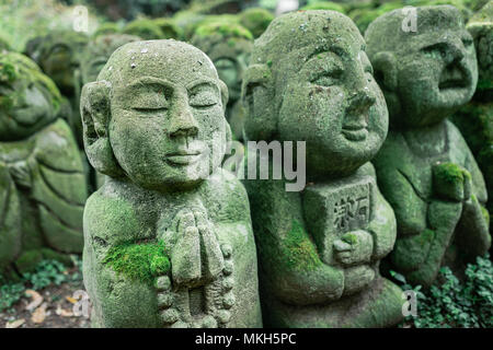 Rakan, statues de pierre sculptés pour être les disciples de Bouddha, à l'Otagi Nenbutsu-ji à l'extérieur de l'en, Arashiyama, préfecture de Kyoto. Banque D'Images