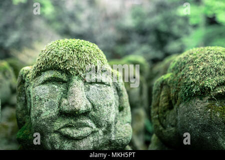 Rakan, statues de pierre sculptés pour être les disciples de Bouddha, à l'Otagi Nenbutsu-ji à l'extérieur de l'en, Arashiyama, préfecture de Kyoto. Banque D'Images