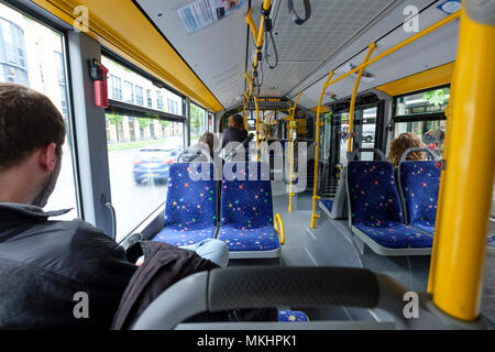 Vue intérieure d'un bus de transport public à Lucerne, Suisse, Europe Banque D'Images