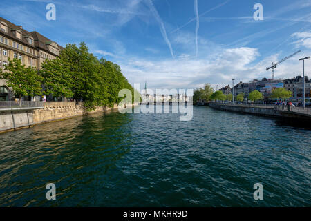 Vue panoramique de Zurich et l'Bahnhofbrücke pont sur la Limmat, Zurich, Switzerland, Europe Banque D'Images