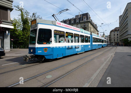 Tramway sur les rues de Zurich, Suisse, Europe Banque D'Images