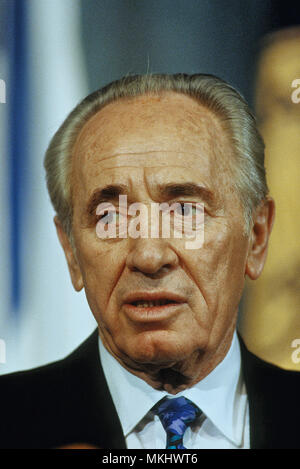 Washington, DC., USA, 11 décembre 1995, le Premier Ministre israélien Shimon Peres à une conférence de presse conjointe avec le Président William Clinton, dans l'East Room de la Maison Blanche : Marque de crédit/MediaPunch Reinstein Banque D'Images