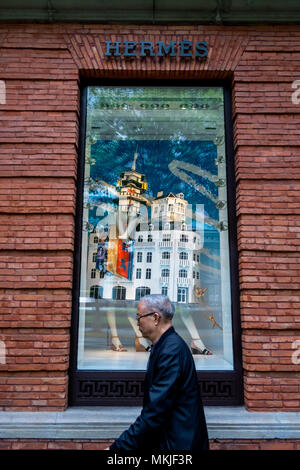 Shanghai, Shanghai, Chine. 8 mai, 2018. Shanghai, Chine 7 Mai 2018 : l'afficher la fenêtre de Hermes store à Shanghai est conçu par l'artiste français LE GENTIL GARÃƒ¡» SUR. Crédit : SIPA Asie/ZUMA/Alamy Fil Live News Banque D'Images