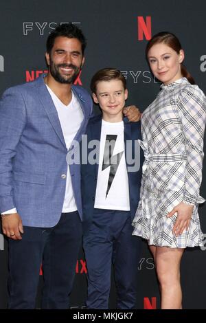 Los Angeles, CA, USA. 6 mai, 2018. Ignacio Serricchio, Maxwell Jenkins, Mina Sundwall aux arrivées pour FYSEE # Netflix, événement de lancement du programme de Raleigh Studios, Los Angeles, CA, le 6 mai 2018. Credit : Priscilla Grant/Everett Collection/Alamy Live News Banque D'Images