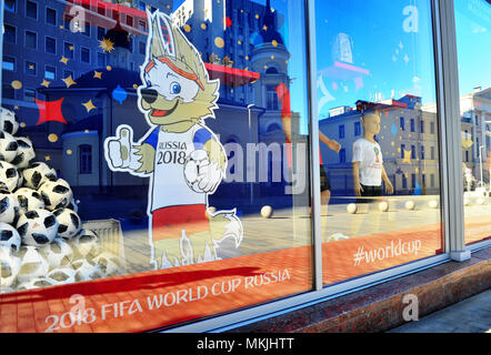 Moscou, Russie - le 08 mai : Zabivaka, symbole de la Coupe du Monde de la FIFA 2018, dans la vitrine de Boutique officielle, Moscou, le 8 mai 2018. Credit : Krasnevsky/Alamy Live News Banque D'Images