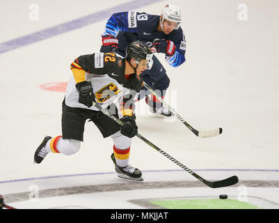 Coupe du Monde de Hockey sur glace 2018, Herning, Mai 07, 2018 Dominik KAHOUN, DEB 72 contre Johnny GAUDREAU, USA 13 ALLEMAGNE - USA 0-3 Championnats du monde hockey sur glace IIHF 2018 DEB , à Herning, Danemark, 07 mai 2018 © Peter Schatz / Alamy Live News Banque D'Images