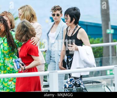 Cannes, France. 8 mai, 2018. Cannes, France. 8 mai 2018. L'actrice Kristen Stewart Photocall du Jury. 71 e Festival du Film de Cannes Cannes, France 08 mai 2018 Jaa322 Photocall du Jury. 71 e Festival du Film de Cannes Cannes, France 08 mai 2018 Jaa322 Allstar Crédit : photo library/Alamy Live News Banque D'Images