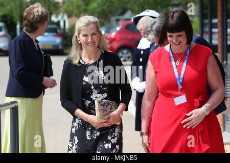 Chichester, UK. 8 mai 2018. Visite royale, Chichester, West Sussex, UK. Soutien de la démence, sont heureux de vous annoncer l'ouverture officielle de son nouveau site : Sage House, par Son Altesse Royale la comtesse de Wessex, le mardi 8 mai. Le mardi 8 mai 2018 © Sam Stephenson/Alamy Live News. Banque D'Images