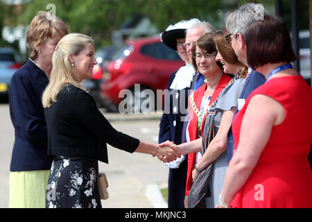 Chichester, UK. 8 mai 2018. Visite royale, Chichester, West Sussex, UK. Soutien de la démence, sont heureux de vous annoncer l'ouverture officielle de son nouveau site : Sage House, par Son Altesse Royale la comtesse de Wessex, le mardi 8 mai. Le mardi 8 mai 2018 © Sam Stephenson/Alamy Live News. Banque D'Images