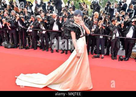 Cannes, France. 8 mai, 2018. L'actrice Li Yuchun assiste à la projection du film "Tout le monde sait' et le gala d'ouverture lors du 71e Festival du Film de Cannes au Palais des Festivals de Cannes, France, le 8 mai 2018. Le 71e Festival de Cannes a lieu du 8 mai au 19 mai. Crédit : Chen Yichen/Xinhua/Alamy Live News Banque D'Images