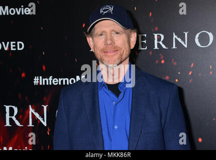 Ron Howard - directeur 065 au Los Angeles Projection d'Inferno à la DGA Theatre de Los Angeles. 25 octobre, 2016.Ron Howard - directeur 065 cas à Hollywood Life - Californie, Red Carpet Event, Vertical, USA, Cinéma, Célébrités, photographie, Bestof, Arts, Culture et divertissement, Célébrités Topix fashion / une personne, Vertical, Best of, Hollywood la vie, événement dans la vie d'Hollywood, Californie - Tapis rouge et en backstage, USA, Cinéma, Célébrités, cinéma, télévision, Célébrités célébrités musique, photographie, Arts et culture, Bestof, divertissement, Topix headshot, ve Banque D'Images