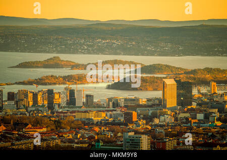 Centrum de Oslo en coloré couleurs du coucher du soleil. Banque D'Images