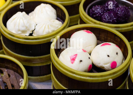 Divers Dim Sum à la vapeur en bambou bol Banque D'Images