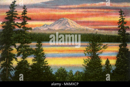 Le mont Rainier au coucher du soleil Banque D'Images