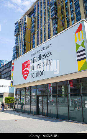 L'Université de Middlesex London Wembley , vues par la façon Stade National de Football Angleterre Grande-bretagne UK Photographie prise par Simon Dack Banque D'Images