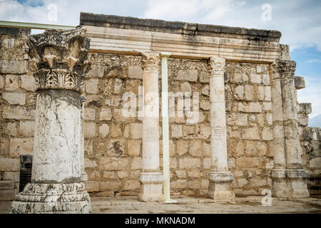 Les ruines de la synagogue de Capharnaüm, sur la côte de la mer de Galilée, où Jésus a vécu et enseigné. Banque D'Images