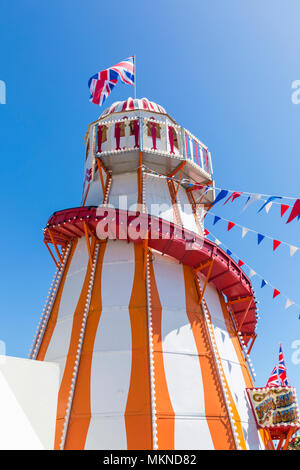 New-wave The fairground ride au bord de mer à Bournemouth, Dorset, UK en mai Banque D'Images