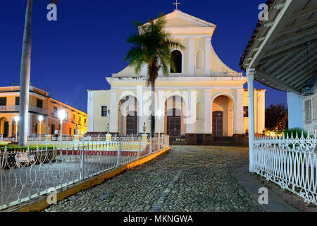 Église de la Sainte Trinité dans de Trinité-sur Cuba la nuit Banque D'Images