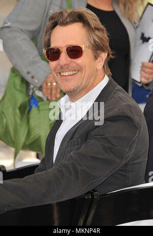 Gary Oldman à la Christopher Nolan honoré avec la main et pied Imprimer Cérémonie au Chinese Theatre de Los Angeles.Gary Oldman  20 Red Carpet Event, Vertical, USA, Cinéma, Célébrités, photographie, Bestof, Arts, Culture et divertissement, Célébrités Topix fashion / Vertical, Best of, événement dans la vie d'Hollywood, Californie - Tapis rouge et en backstage, USA, Cinéma, Célébrités, cinéma, télévision, Célébrités célébrités musique, photographie, Arts et culture, Bestof, divertissement, Topix headshot, vertical, une personne, à partir de l'an 2012, enquête tsuni@Gamma-USA.com Banque D'Images