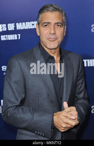 George Clooney à l'ides de mars Premiere à l'Academy of Motion Pictures à Los Angeles.Un  04 George Clooney Red Carpet Event, Vertical, USA, Cinéma, Célébrités, photographie, Bestof, Arts, Culture et divertissement, Célébrités Topix fashion / Vertical, Best of, événement dans la vie d'Hollywood, Californie - Tapis rouge et en backstage, USA, Cinéma, Célébrités, cinéma, télévision, Célébrités célébrités musique, photographie, Arts et culture, Bestof, divertissement, Topix headshot, vertical, une personne, à partir de l'an 2011, enquête tsuni@Gamma-USA.com Banque D'Images