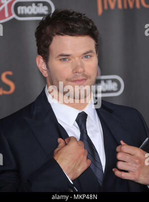 Kellan Lutz à l'Immortals Première au Nokia Theatre de Los Angelesa  Kellan Lutz 16 Red Carpet Event, Vertical, USA, Cinéma, Célébrités, photographie, Bestof, Arts, Culture et divertissement, Célébrités Topix fashion / Vertical, Best of, événement dans la vie d'Hollywood, Californie - Tapis rouge et en backstage, USA, Cinéma, Célébrités, cinéma, télévision, Célébrités célébrités musique, photographie, Arts et culture, Bestof, divertissement, Topix headshot, vertical, une personne, à partir de l'an 2011, enquête tsuni@Gamma-USA.com Banque D'Images